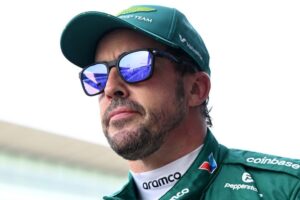 fernando-alonso-aston-martin-r