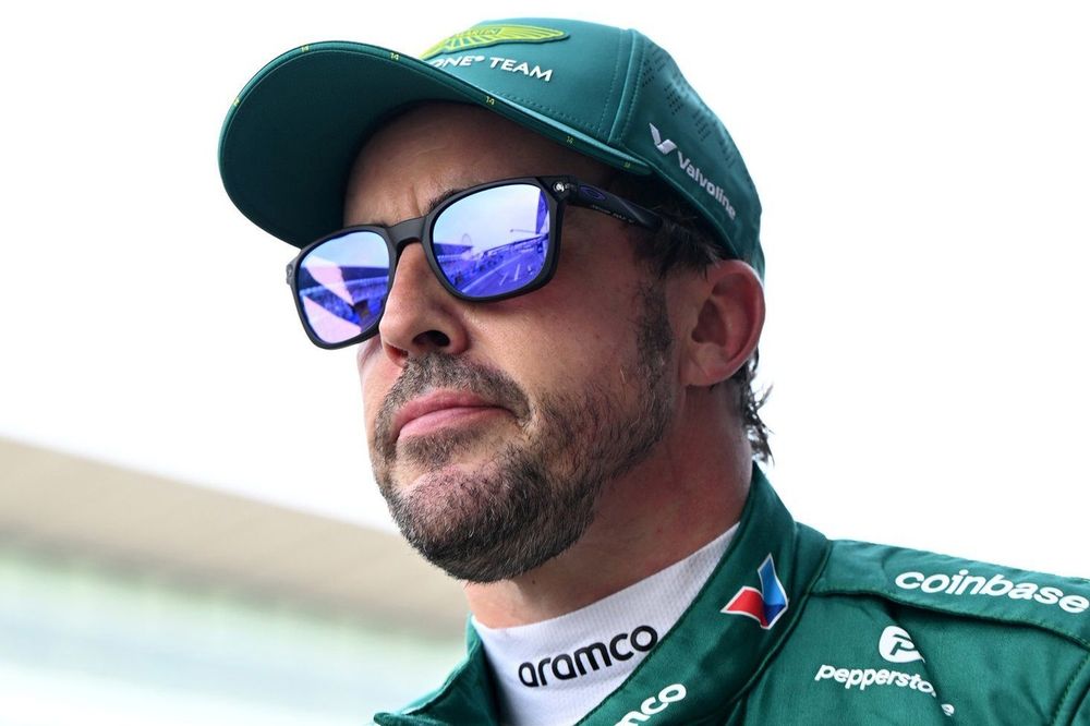 fernando-alonso-aston-martin-r